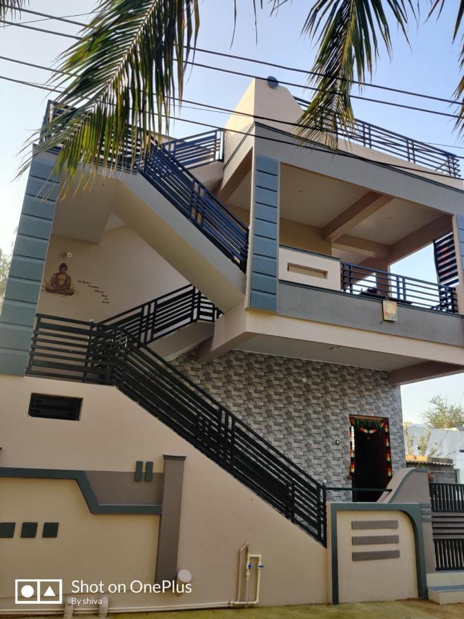 Lee Homestay Хампи Экстерьер фото