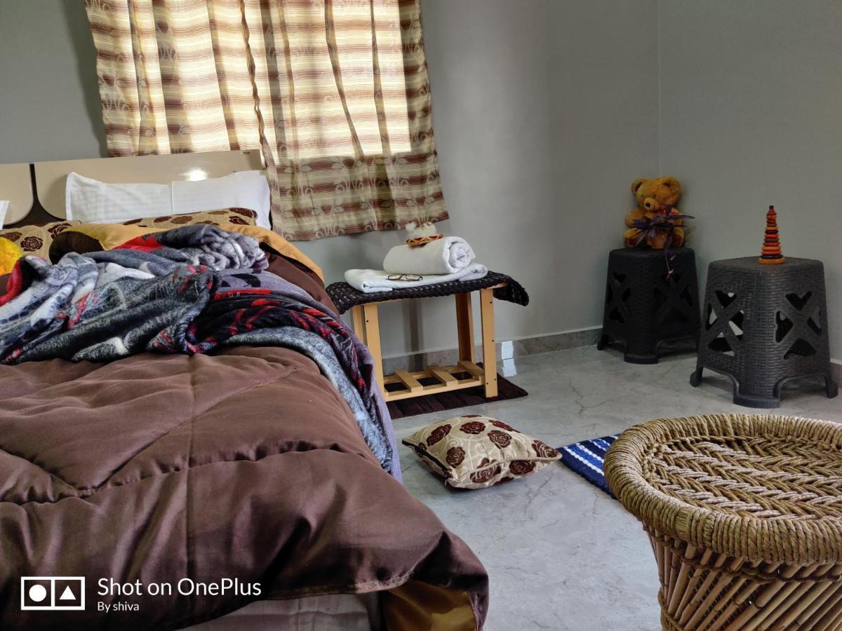 Lee Homestay Хампи Экстерьер фото