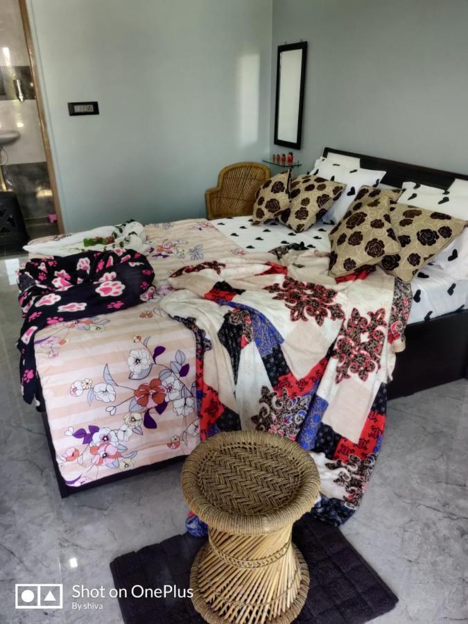 Lee Homestay Хампи Экстерьер фото