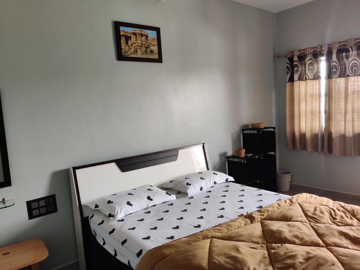 Lee Homestay Хампи Экстерьер фото